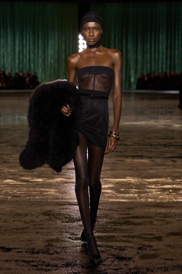 مجموعة Saint Laurent لخريف وشتاء 2024 