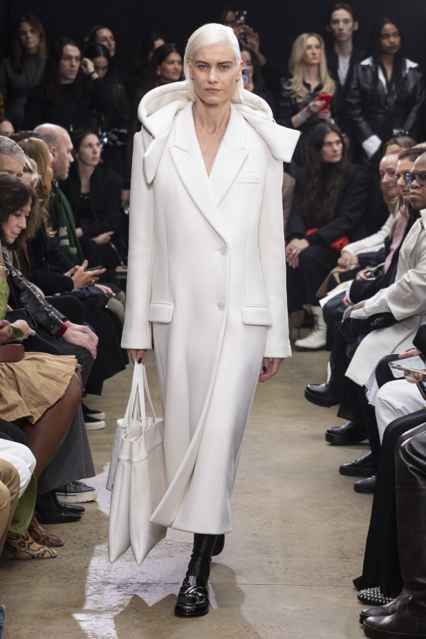 مجموعة Proenza Schouler لخريف وشتاء 2024 في نيويورك