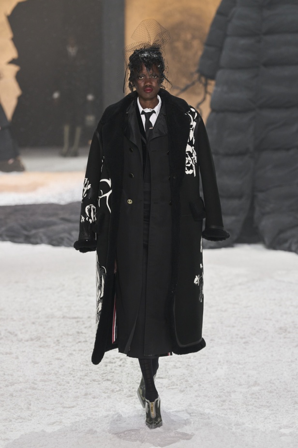 خيال الشعر والحرف اليدوية يختتم أسبوع الموضة النيويوركي مع مجموعة THOM BROWNE