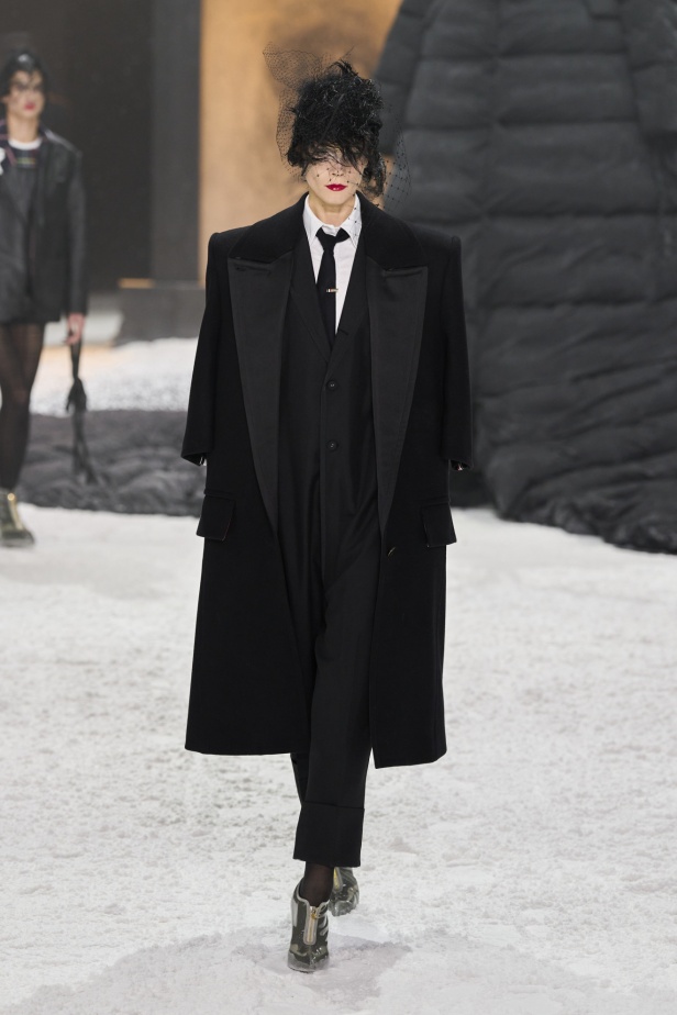 خيال الشعر والحرف اليدوية يختتم أسبوع الموضة النيويوركي مع مجموعة THOM BROWNE