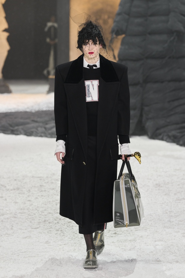 خيال الشعر والحرف اليدوية يختتم أسبوع الموضة النيويوركي مع مجموعة THOM BROWNE