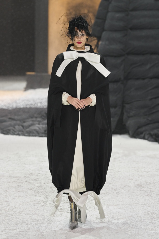 خيال الشعر والحرف اليدوية يختتم أسبوع الموضة النيويوركي مع مجموعة THOM BROWNE