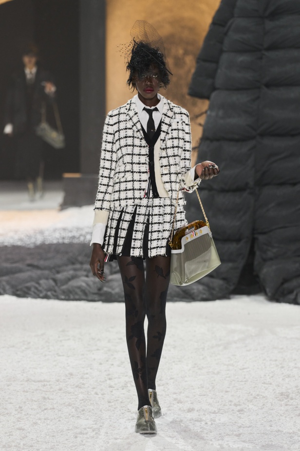 خيال الشعر والحرف اليدوية يختتم أسبوع الموضة النيويوركي مع مجموعة THOM BROWNE