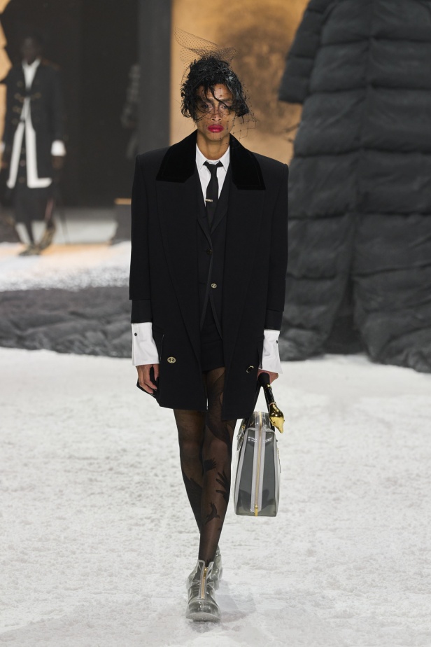 خيال الشعر والحرف اليدوية يختتم أسبوع الموضة النيويوركي مع مجموعة THOM BROWNE