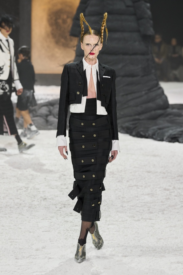 خيال الشعر والحرف اليدوية يختتم أسبوع الموضة النيويوركي مع مجموعة THOM BROWNE