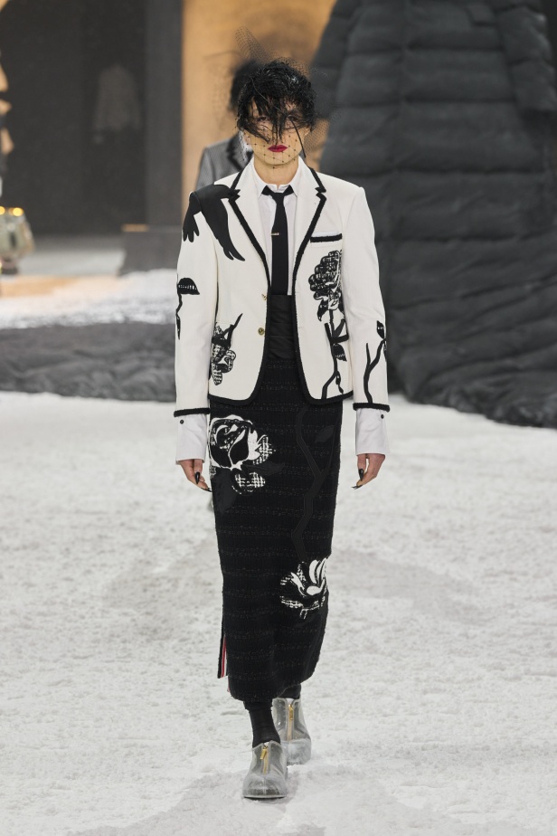 خيال الشعر والحرف اليدوية يختتم أسبوع الموضة النيويوركي مع مجموعة THOM BROWNE