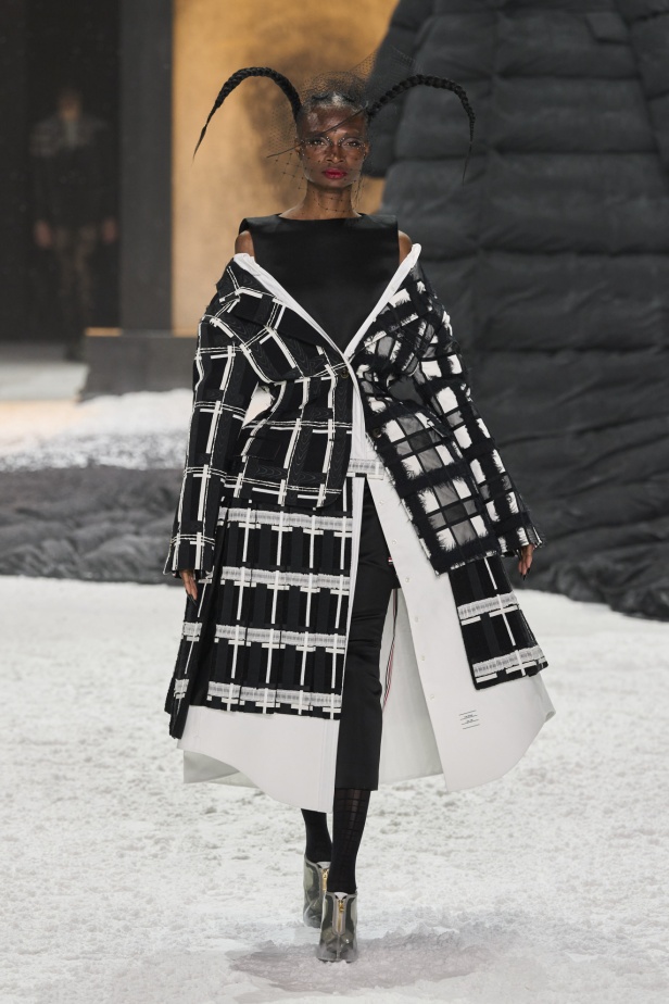 خيال الشعر والحرف اليدوية يختتم أسبوع الموضة النيويوركي مع مجموعة THOM BROWNE