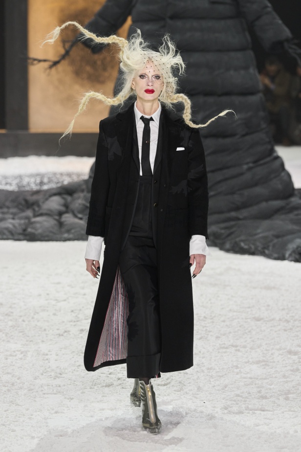 خيال الشعر والحرف اليدوية يختتم أسبوع الموضة النيويوركي مع مجموعة THOM BROWNE