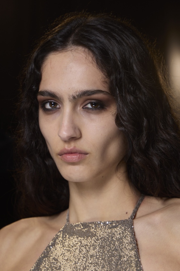 الإطلالات الجمالية لعرض أزياء Tom Ford لخريف وشتاء 2024-2025 في ميلانو