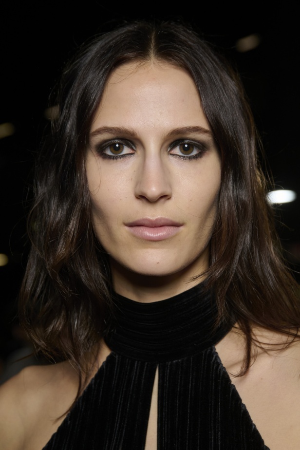 الإطلالات الجمالية لعرض أزياء Tom Ford لخريف وشتاء 2024-2025 في ميلانو