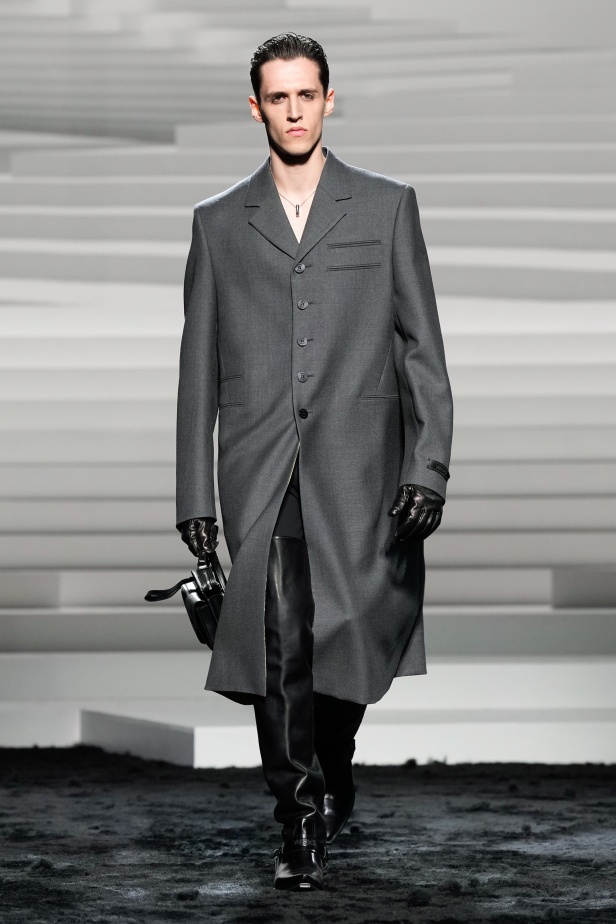 مجموعة Versace لخريف وشتاء 2024- 2025