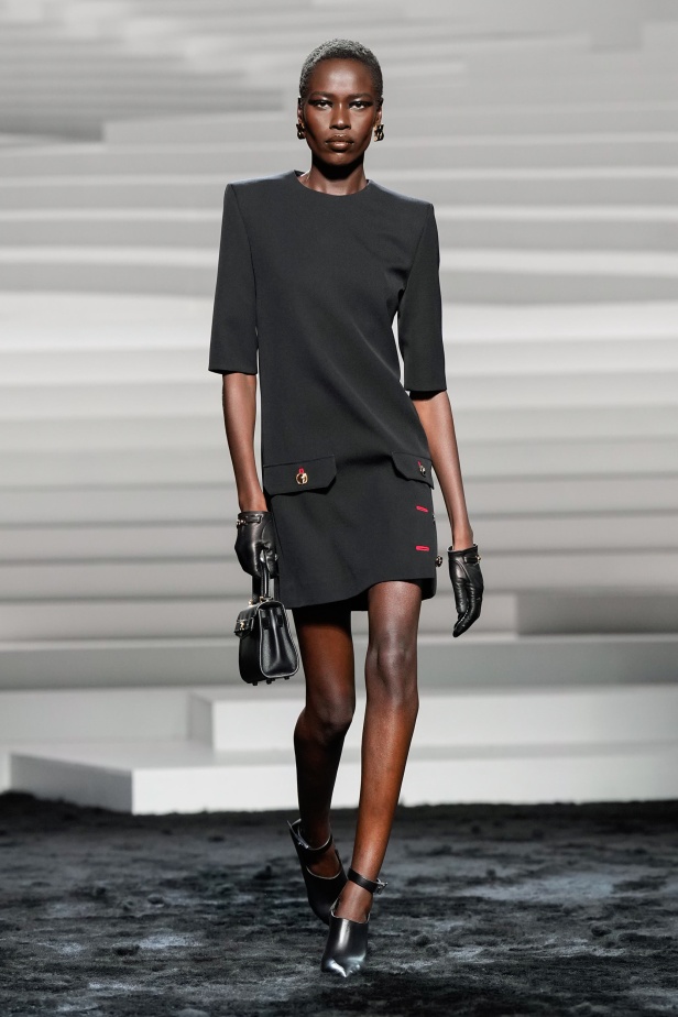 مجموعة Versace لخريف وشتاء 2024- 2025