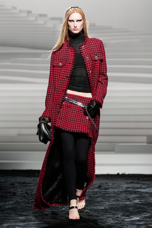 مجموعة Versace لخريف وشتاء 2024- 2025