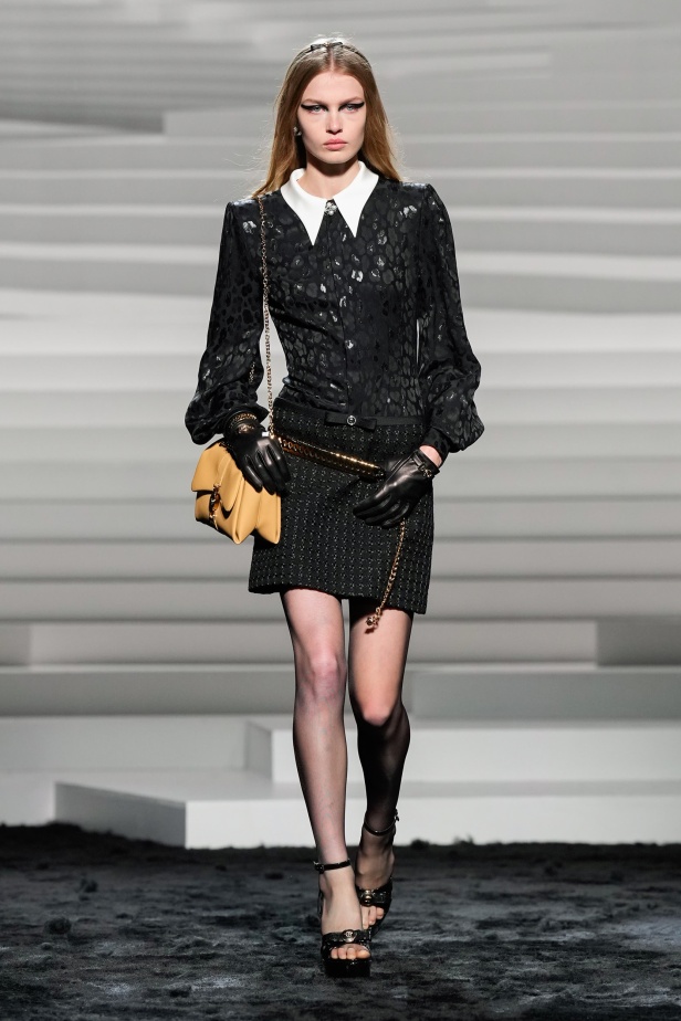 مجموعة Versace لخريف وشتاء 2024- 2025