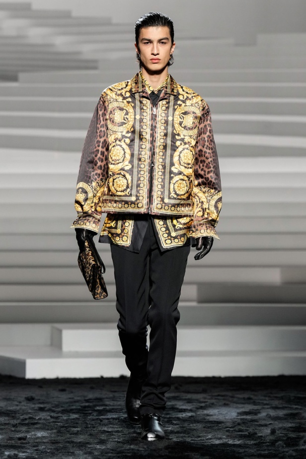 مجموعة Versace لخريف وشتاء 2024- 2025
