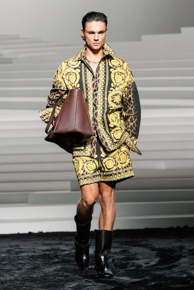 مجموعة Versace لخريف وشتاء 2024- 2025