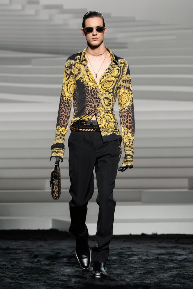 مجموعة Versace لخريف وشتاء 2024- 2025