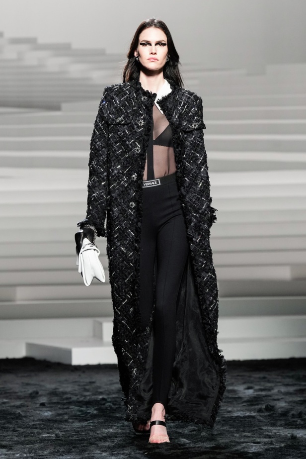 مجموعة Versace لخريف وشتاء 2024- 2025