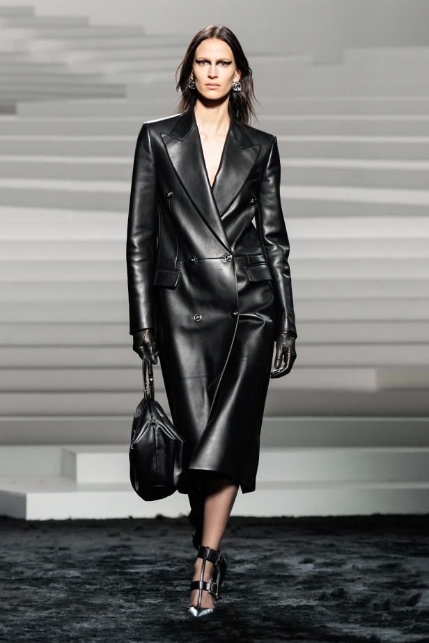 مجموعة Versace لخريف وشتاء 2024- 2025