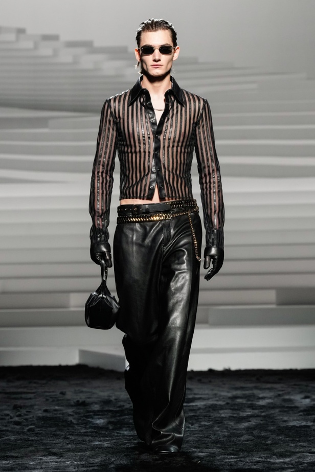 مجموعة Versace لخريف وشتاء 2024- 2025