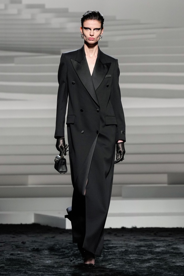 مجموعة Versace لخريف وشتاء 2024- 2025