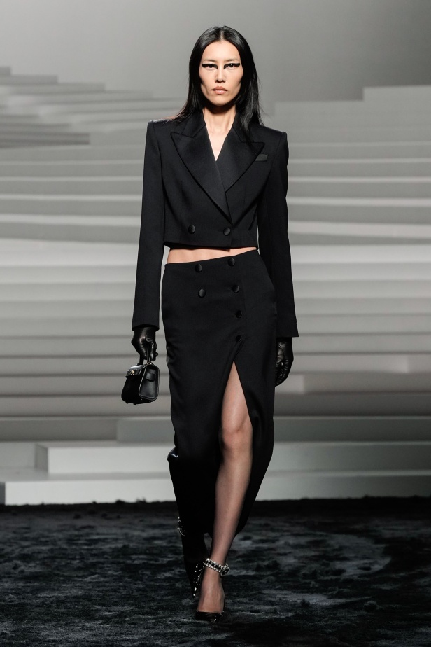 مجموعة Versace لخريف وشتاء 2024- 2025