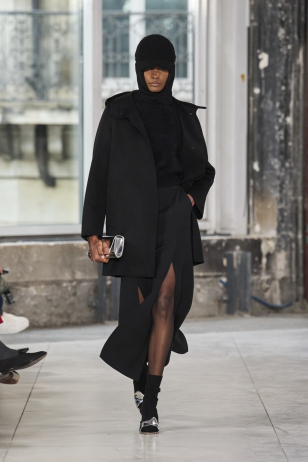 مجموعة Akris تلاعب في الضوء وعملية في التصاميم