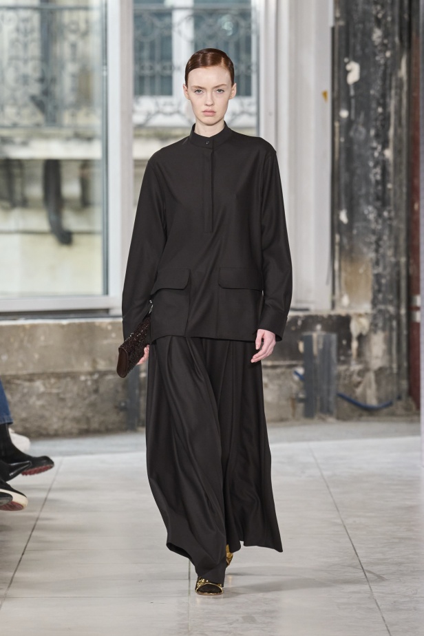 مجموعة Akris تلاعب في الضوء وعملية في التصاميم