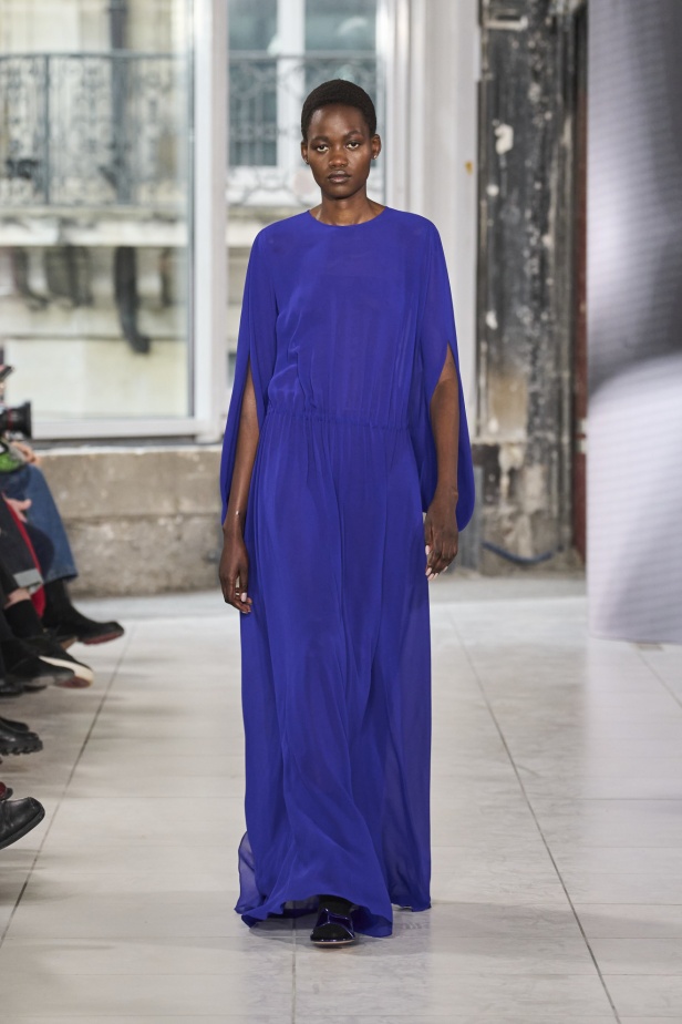 مجموعة Akris تلاعب في الضوء وعملية في التصاميم