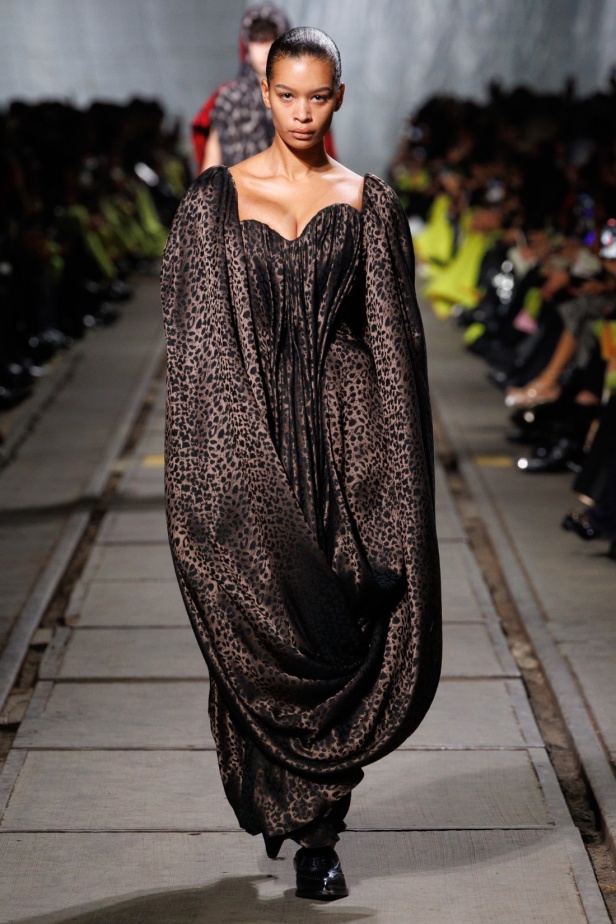 مجموعة Alexander McQueen لخريف 2024