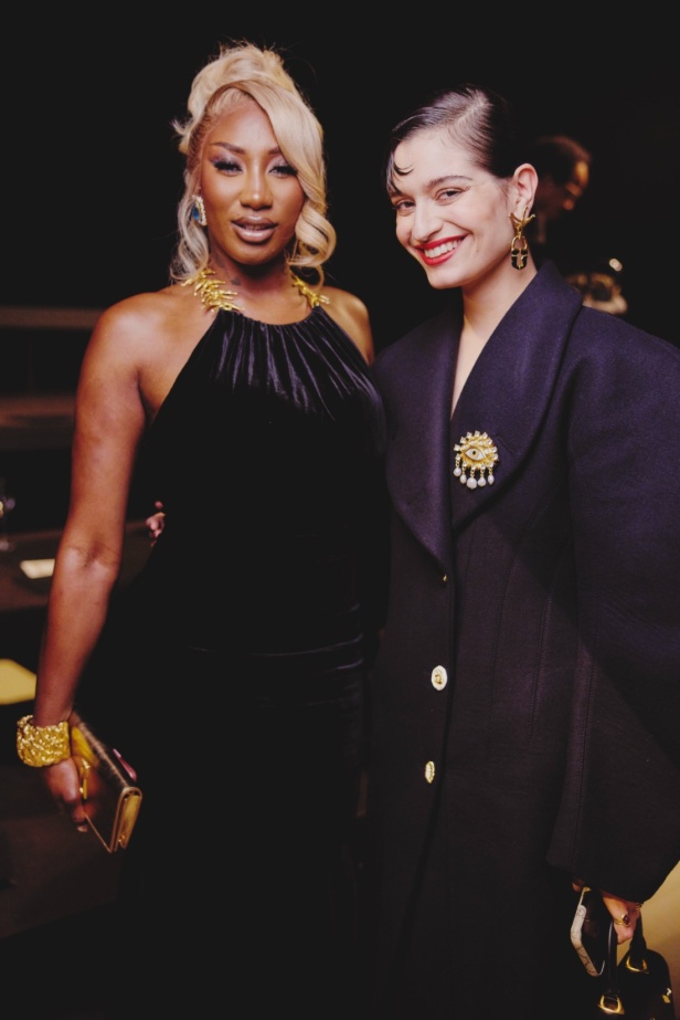 مجموعة Schiaparelli لخريف وشتاء 2024.. فخامة معتادة وعالم من الإبداع