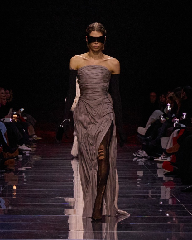 مجموعة Balenciaga لخريف وشتاء 2024