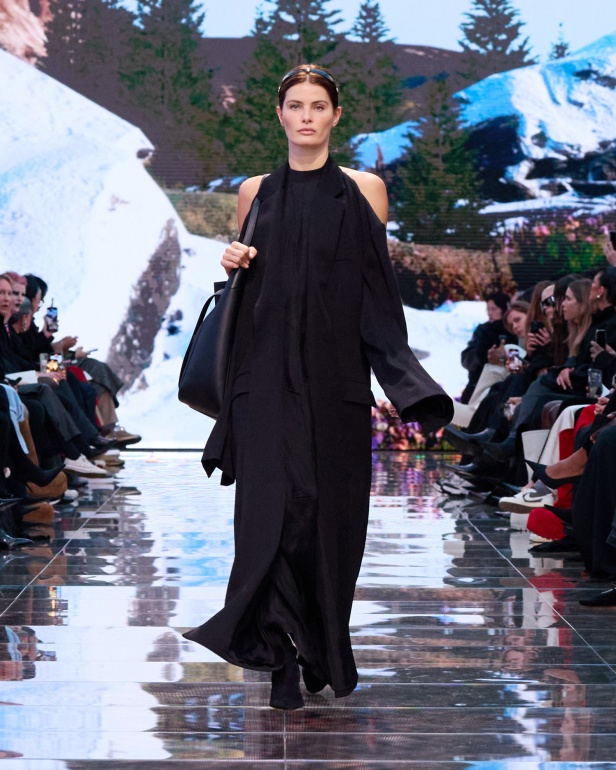 مجموعة Balenciaga لخريف وشتاء 2024