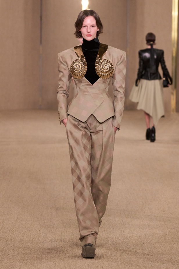 مجموعة Balmain لخريف وشتاء 2024