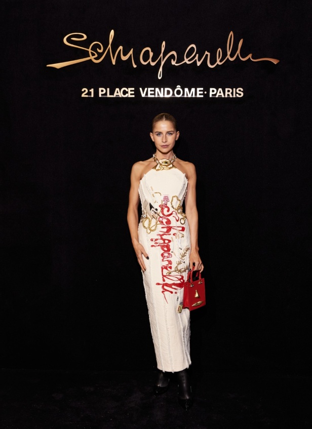 مجموعة Schiaparelli لخريف وشتاء 2024.. فخامة معتادة وعالم من الإبداع