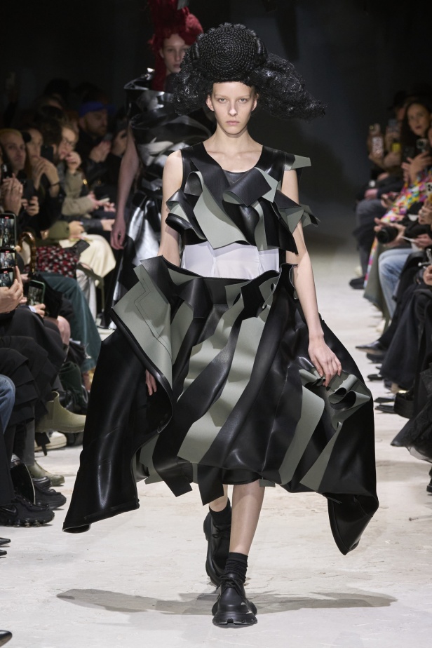 "كوم دي غارسون" خريف و شتاء 2024