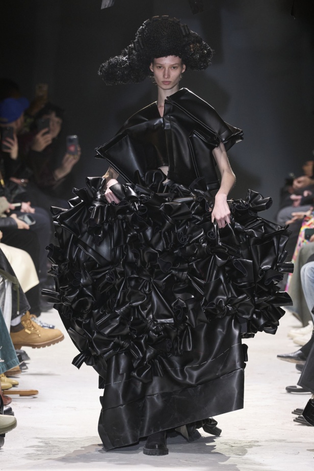 "كوم دي غارسون" خريف و شتاء 2024