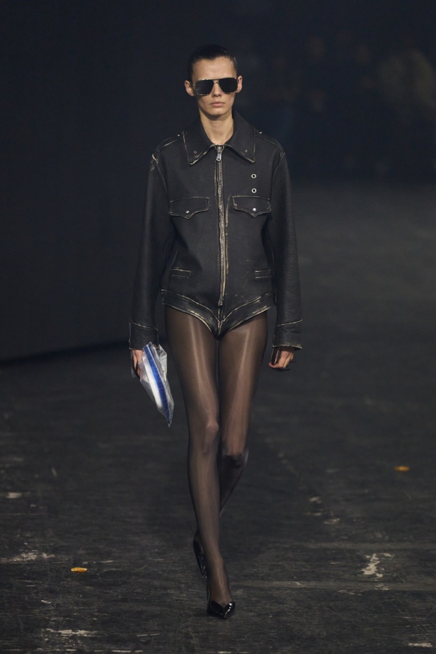 مجموعة Coperni لخريف 2024 ابتكارات جديدة في عالمي الموضة والتكنولوجيا 