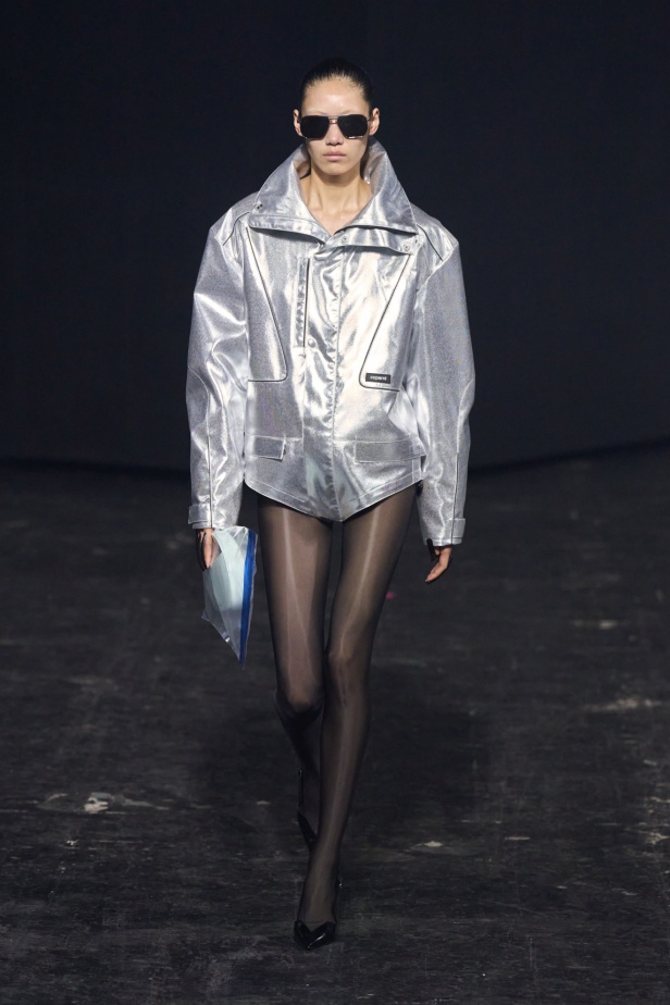 مجموعة Coperni لخريف 2024 ابتكارات جديدة في عالمي الموضة والتكنولوجيا 