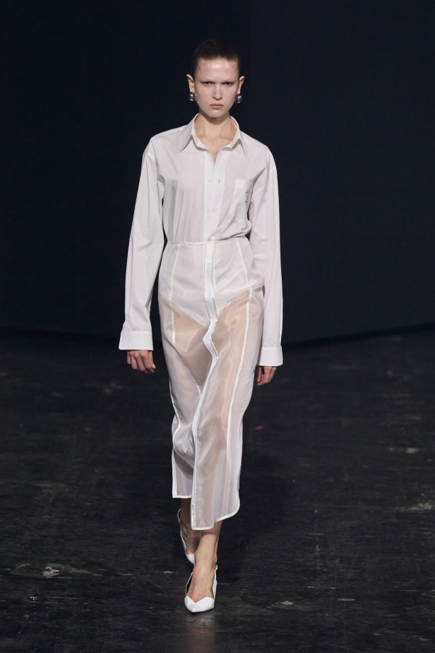 مجموعة Coperni لخريف 2024 ابتكارات جديدة في عالمي الموضة والتكنولوجيا 