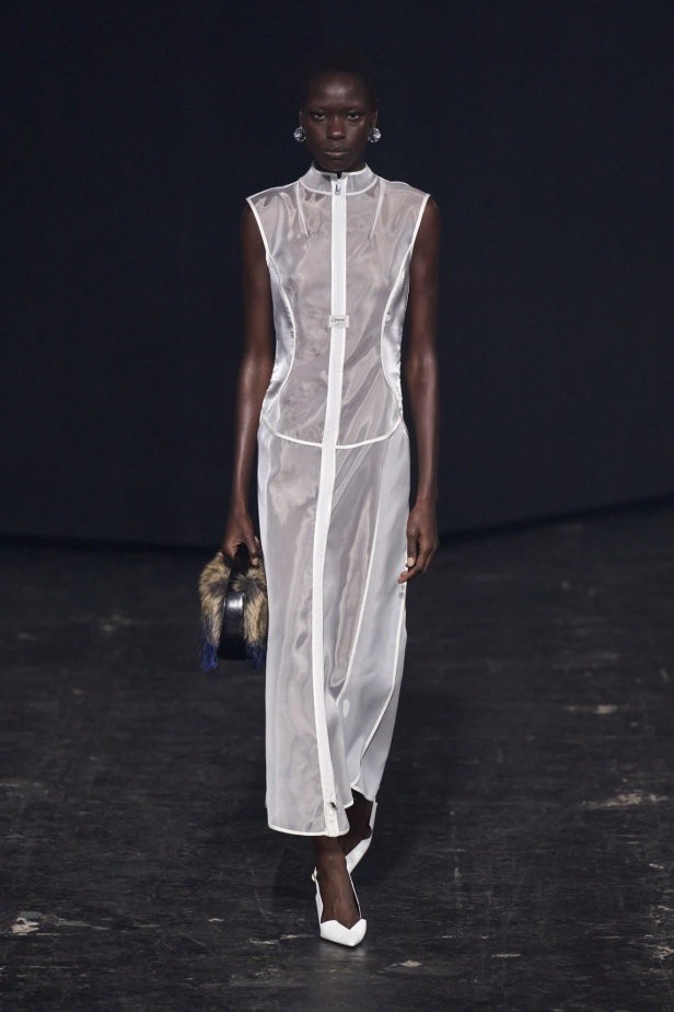 مجموعة Coperni لخريف 2024 ابتكارات جديدة في عالمي الموضة والتكنولوجيا 