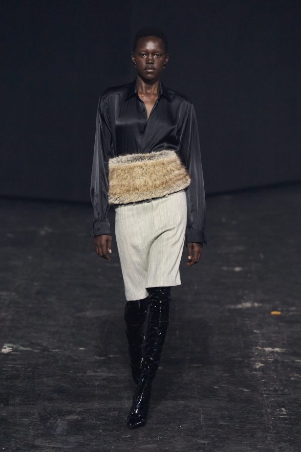 مجموعة Coperni لخريف 2024 ابتكارات جديدة في عالمي الموضة والتكنولوجيا 