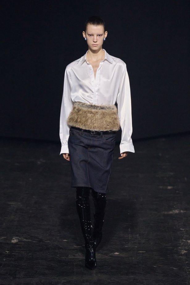 مجموعة Coperni لخريف 2024 ابتكارات جديدة في عالمي الموضة والتكنولوجيا 