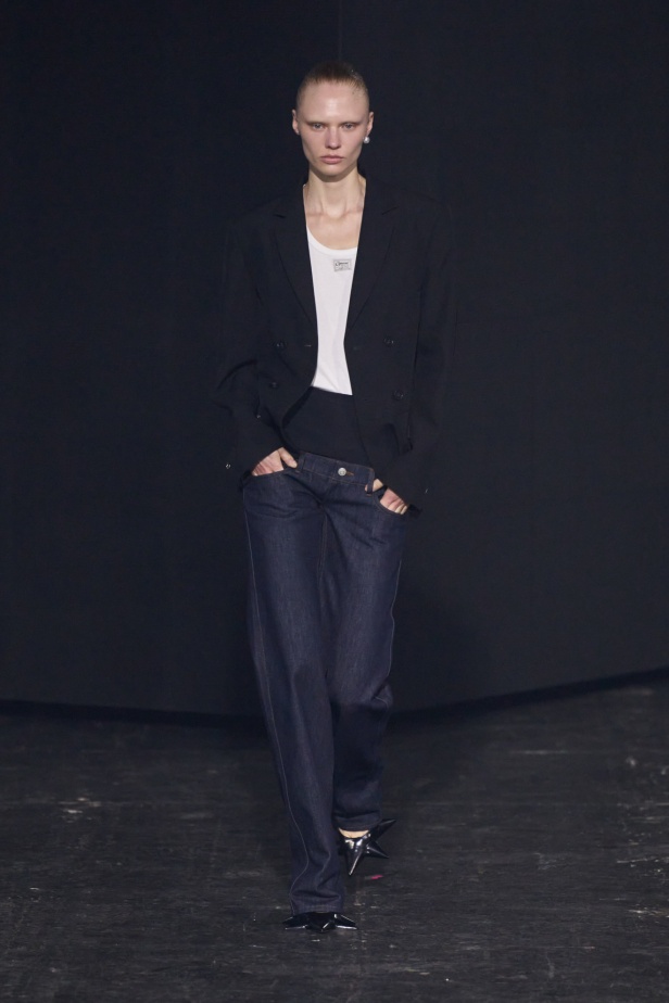 مجموعة Coperni لخريف 2024 ابتكارات جديدة في عالمي الموضة والتكنولوجيا 