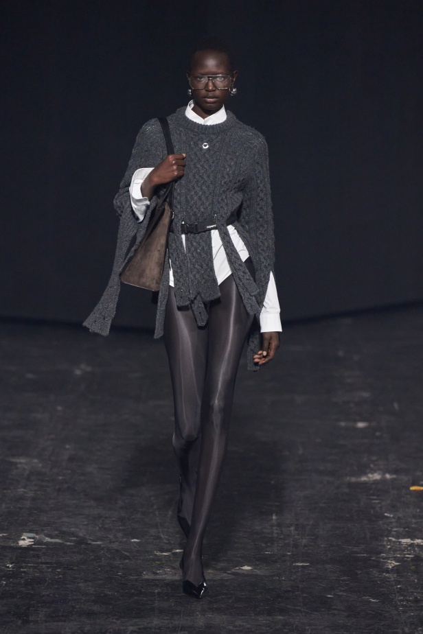 مجموعة Coperni لخريف 2024 ابتكارات جديدة في عالمي الموضة والتكنولوجيا 