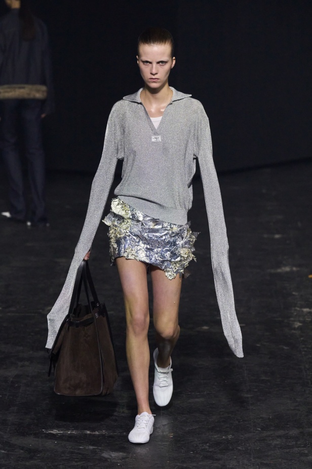 مجموعة Coperni لخريف 2024 ابتكارات جديدة في عالمي الموضة والتكنولوجيا 