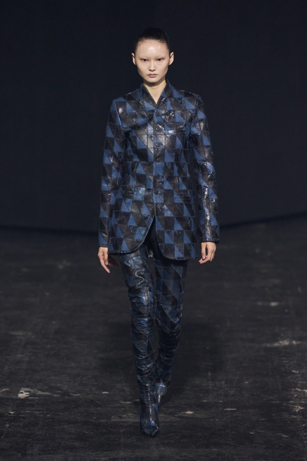 مجموعة Coperni لخريف 2024 ابتكارات جديدة في عالمي الموضة والتكنولوجيا 