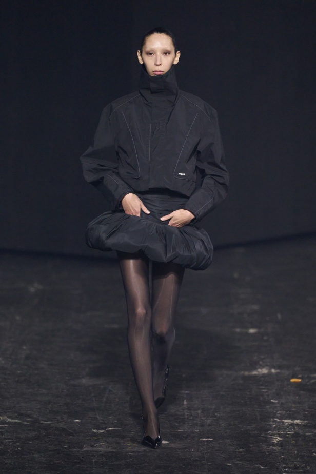 مجموعة Coperni لخريف 2024 ابتكارات جديدة في عالمي الموضة والتكنولوجيا 