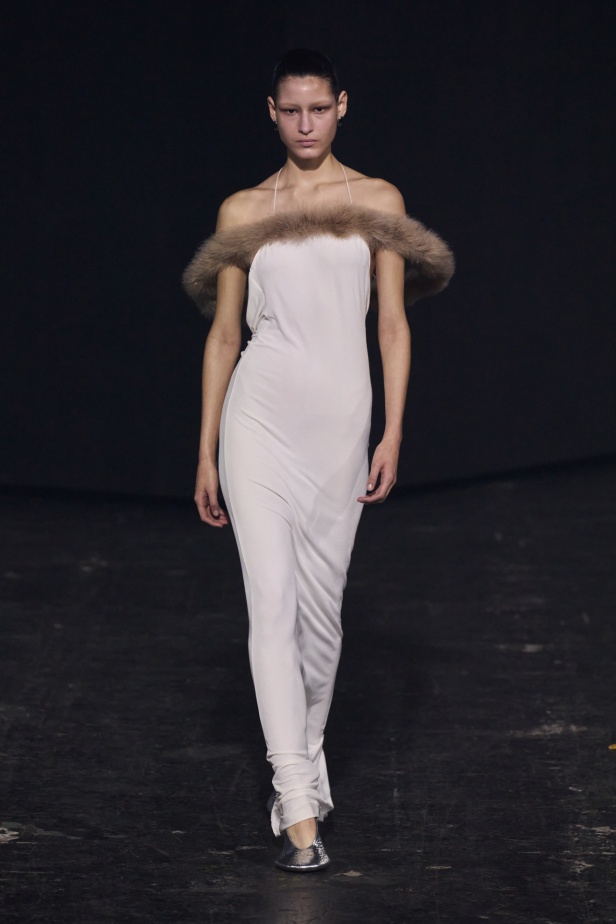 مجموعة Coperni لخريف 2024 ابتكارات جديدة في عالمي الموضة والتكنولوجيا 