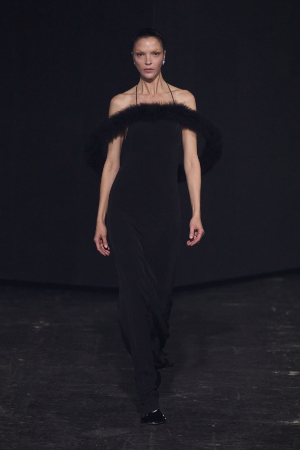 مجموعة Coperni لخريف 2024 ابتكارات جديدة في عالمي الموضة والتكنولوجيا 